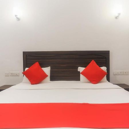 Oyo 45552 Central Hotel Khadzsuráhó Kültér fotó