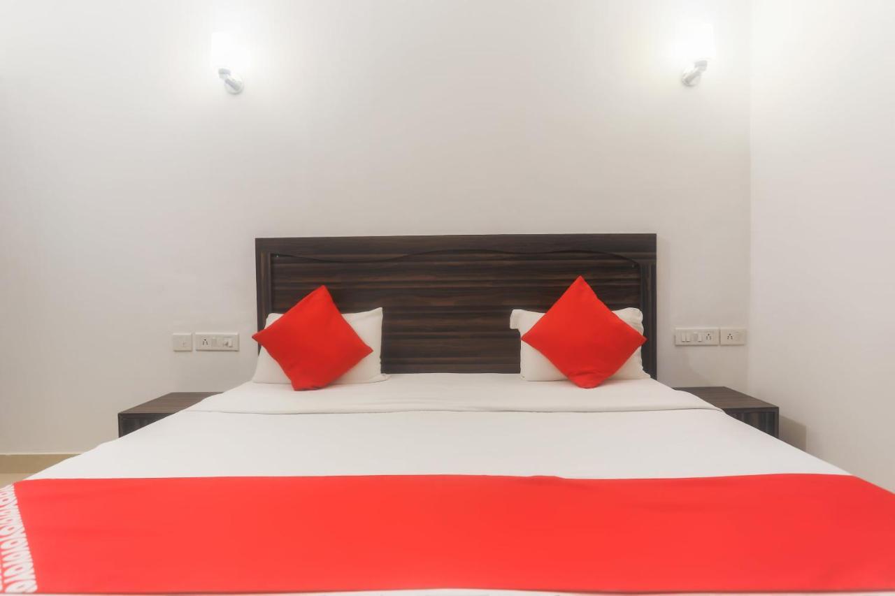 Oyo 45552 Central Hotel Khadzsuráhó Kültér fotó