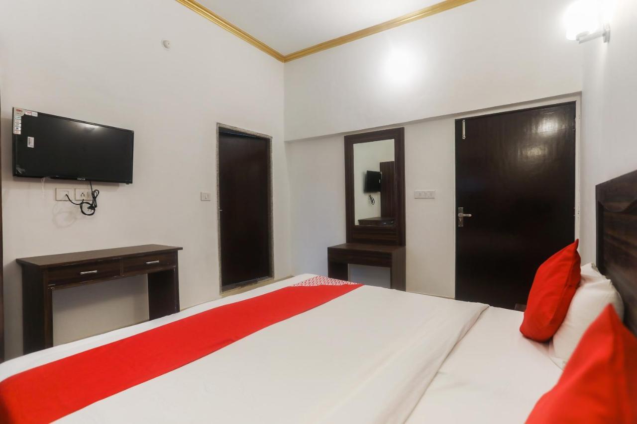 Oyo 45552 Central Hotel Khadzsuráhó Kültér fotó