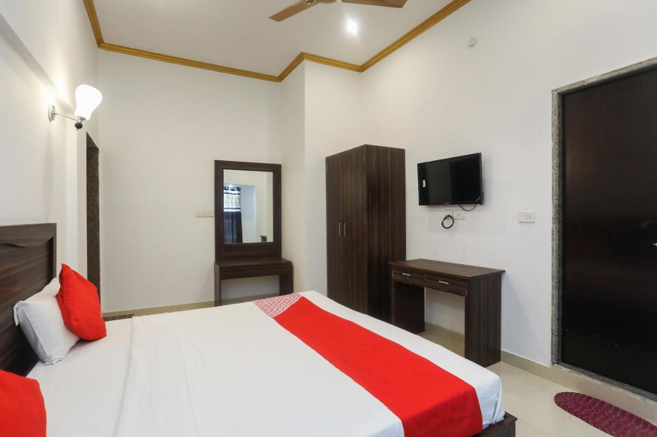 Oyo 45552 Central Hotel Khadzsuráhó Kültér fotó