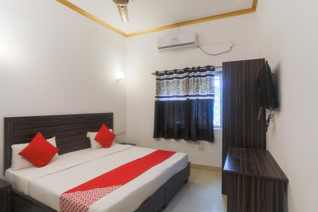 Oyo 45552 Central Hotel Khadzsuráhó Kültér fotó