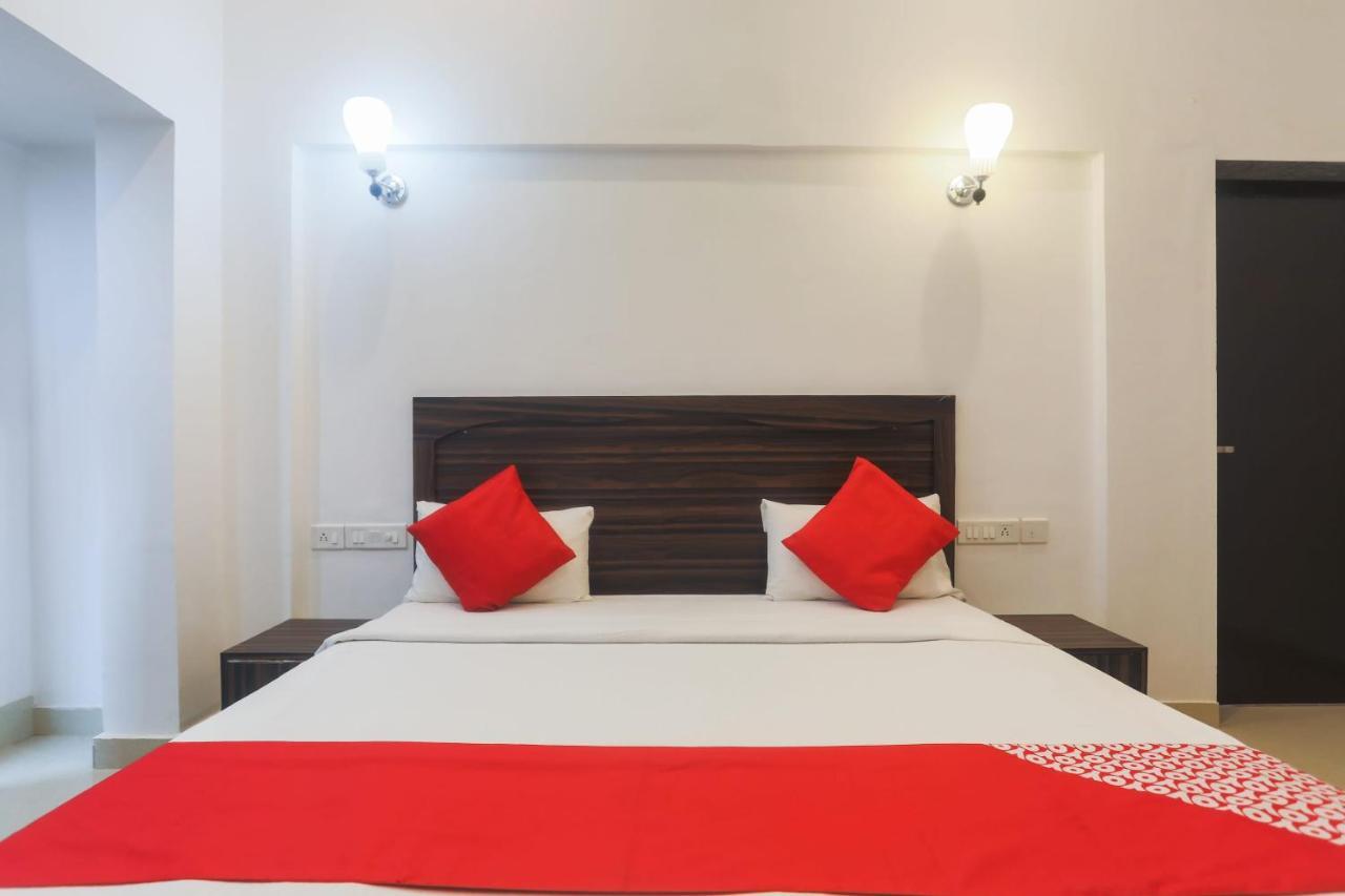 Oyo 45552 Central Hotel Khadzsuráhó Kültér fotó