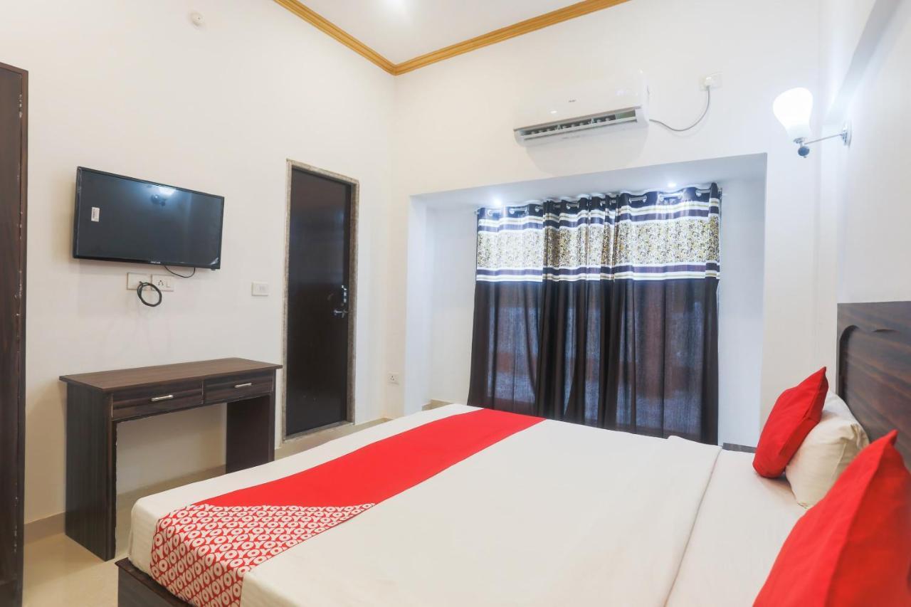 Oyo 45552 Central Hotel Khadzsuráhó Kültér fotó