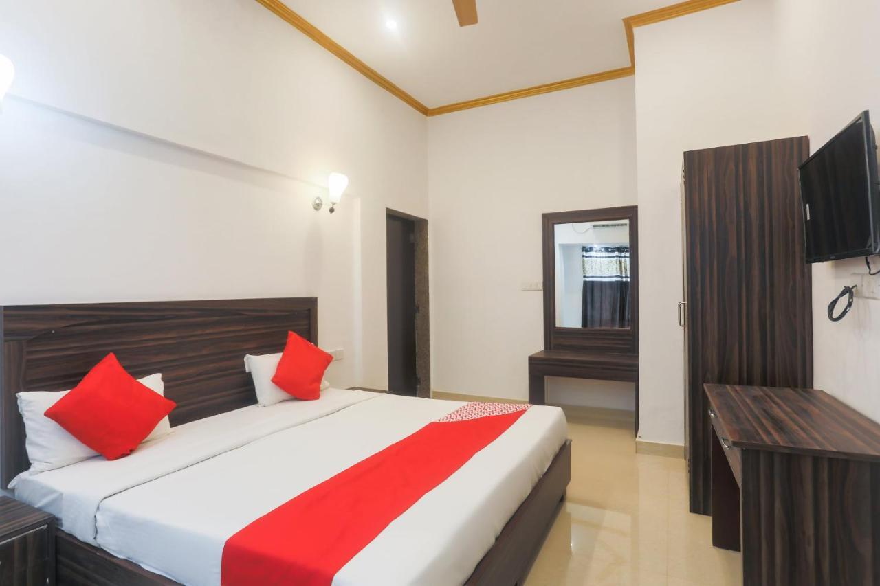 Oyo 45552 Central Hotel Khadzsuráhó Kültér fotó