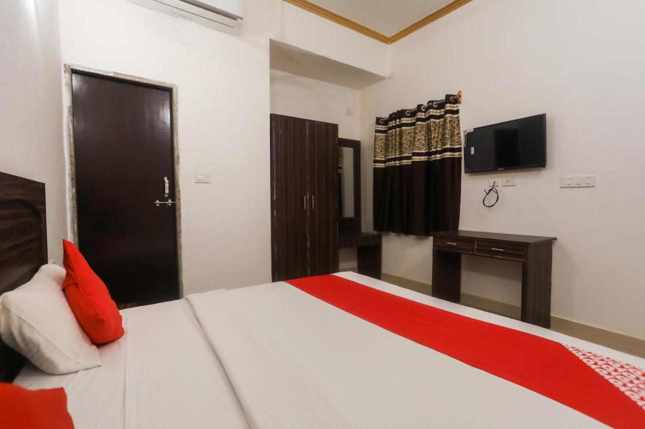 Oyo 45552 Central Hotel Khadzsuráhó Kültér fotó