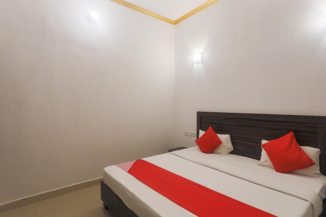 Oyo 45552 Central Hotel Khadzsuráhó Kültér fotó